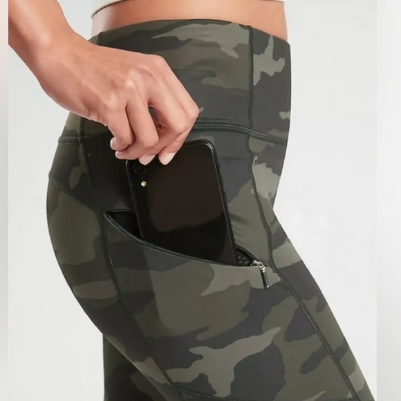 Athleta Camo Contender Leggings Olive Green Powerlift Small Yoga Run Gym Cropped - Picture 2 of 10
